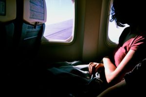 Foto: Frau im Flugzeug